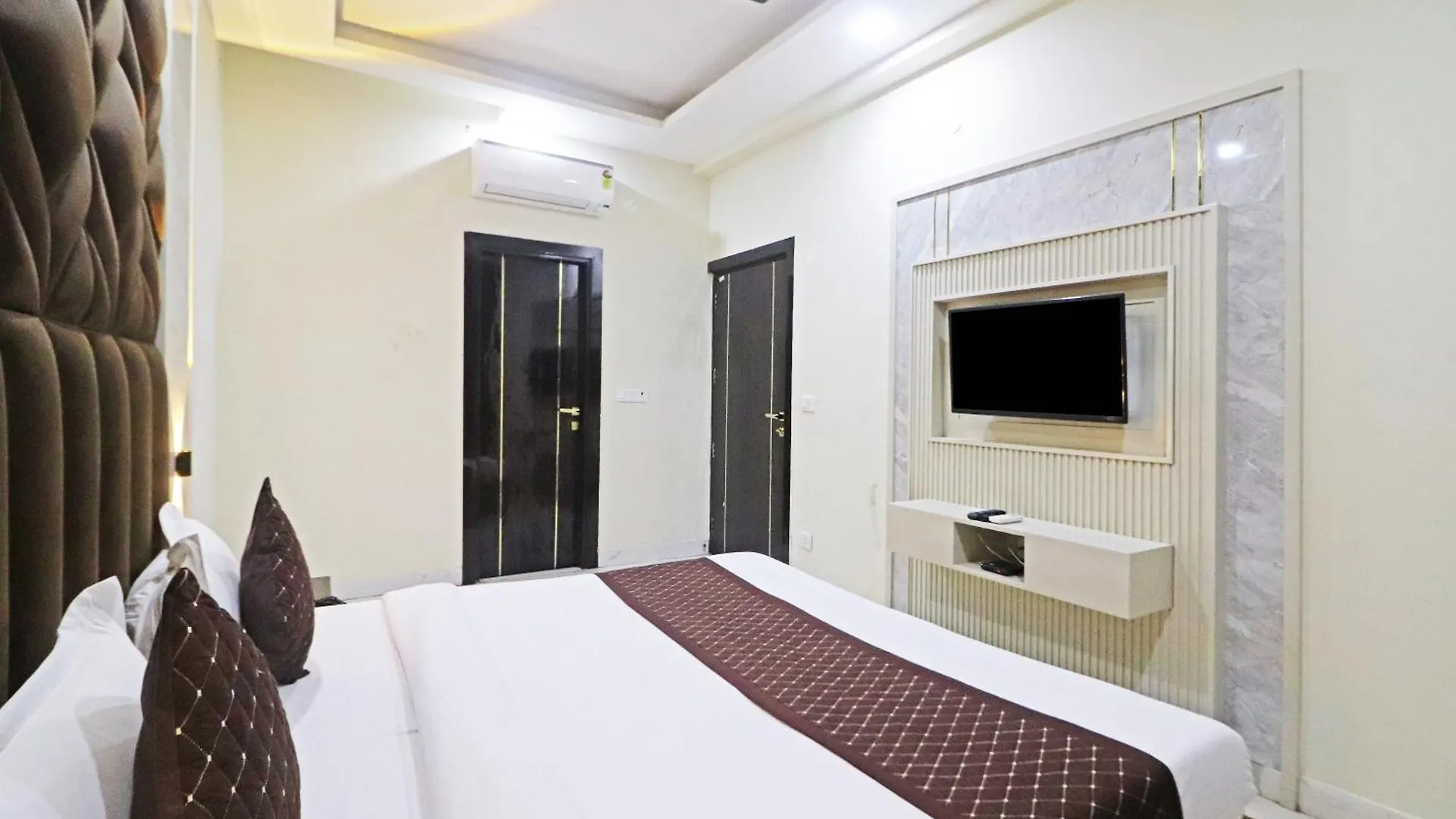 Hotel Qubic Near Igi Delhi Airport