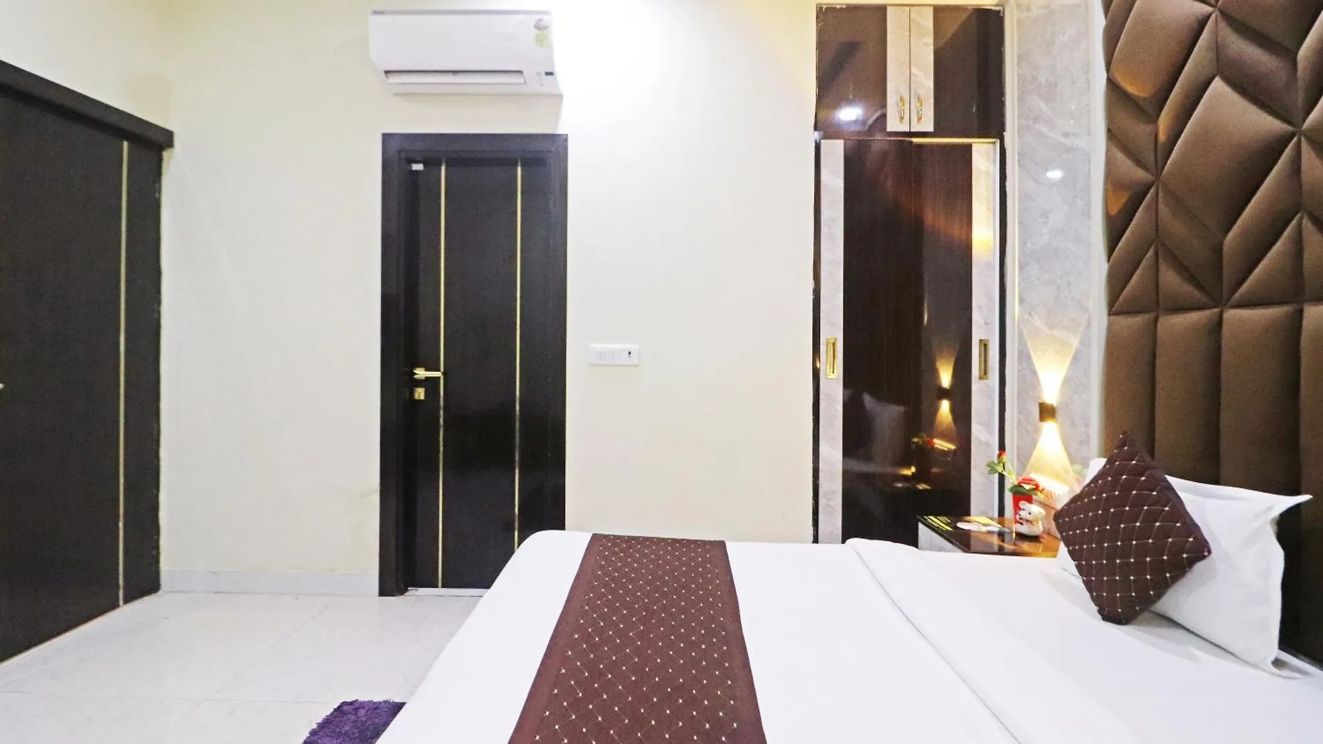 Hotel Qubic Near Igi Delhi Airport  New Delhi