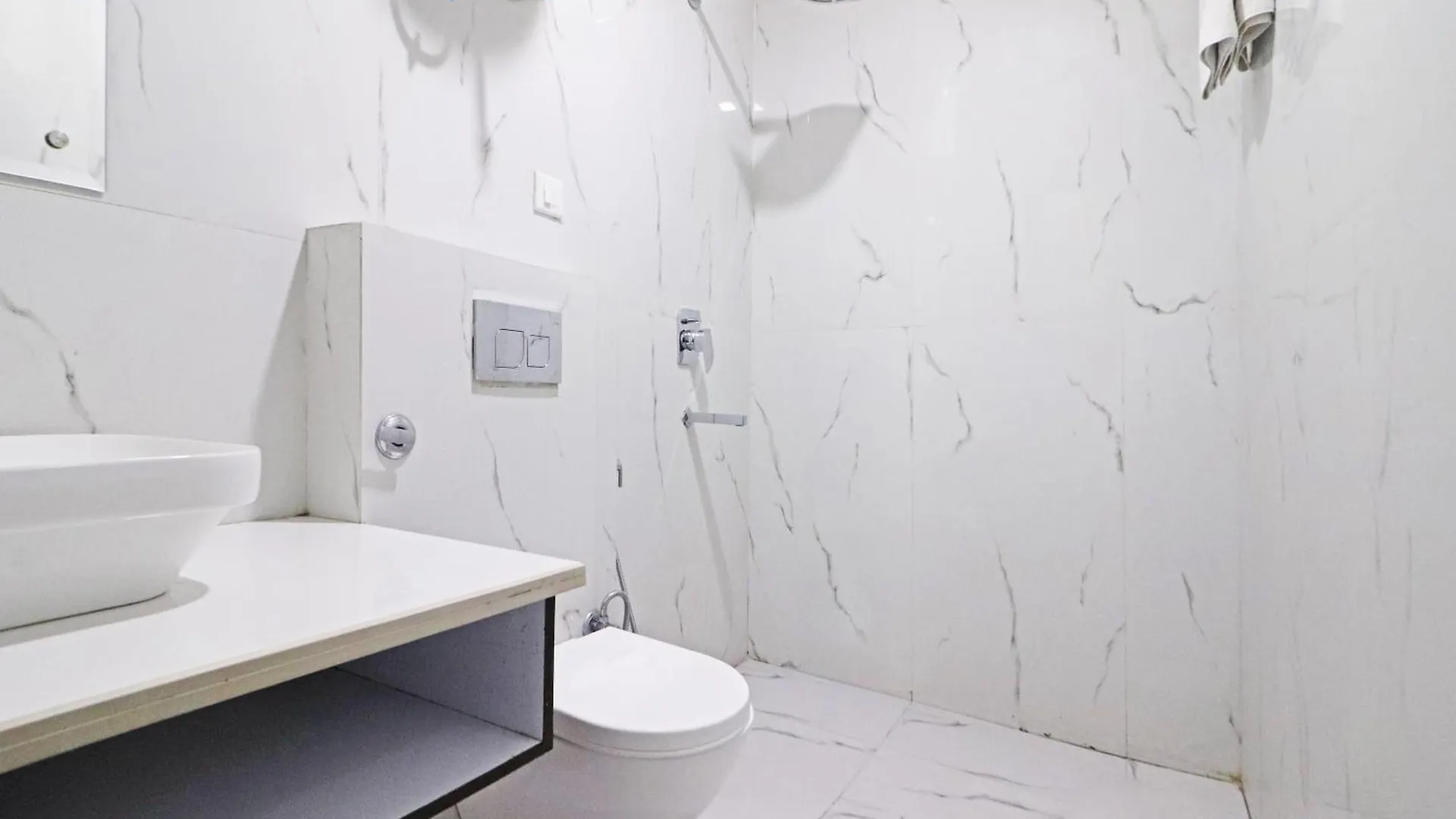 Hotel Qubic Near Igi Delhi Airport