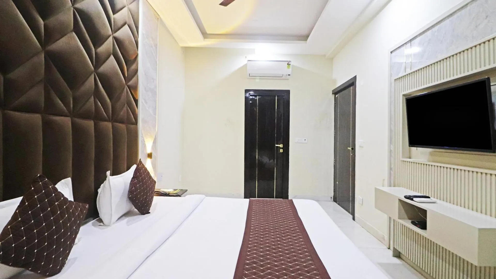 ***  Hotel Qubic Near Igi Delhi Airport India