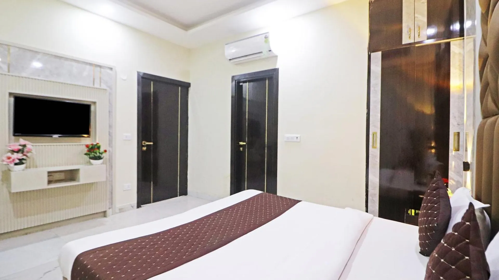 Hotel Qubic Near Igi Delhi Airport 3*, New Delhi India